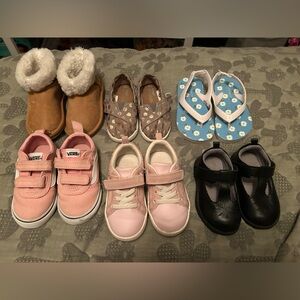 Toddler shoes (sizes 6/7)